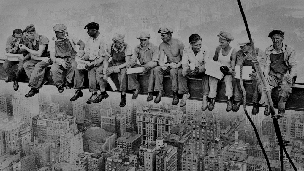 Lunch atop a Skyscraper 來源：Charles Ebbets, 1932